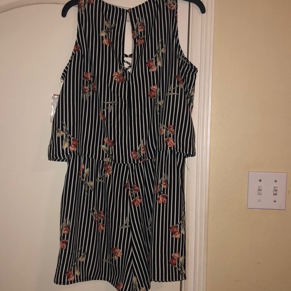 NWT romper size L - Picture 4 of 6